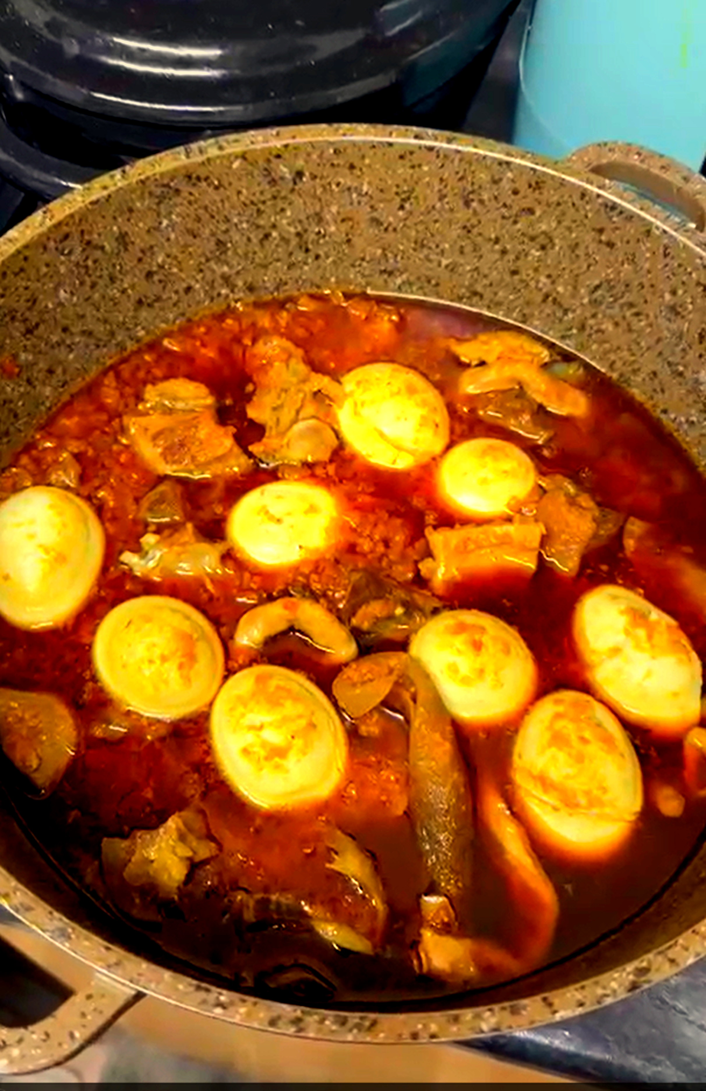 Ofada sauce with assorted meat